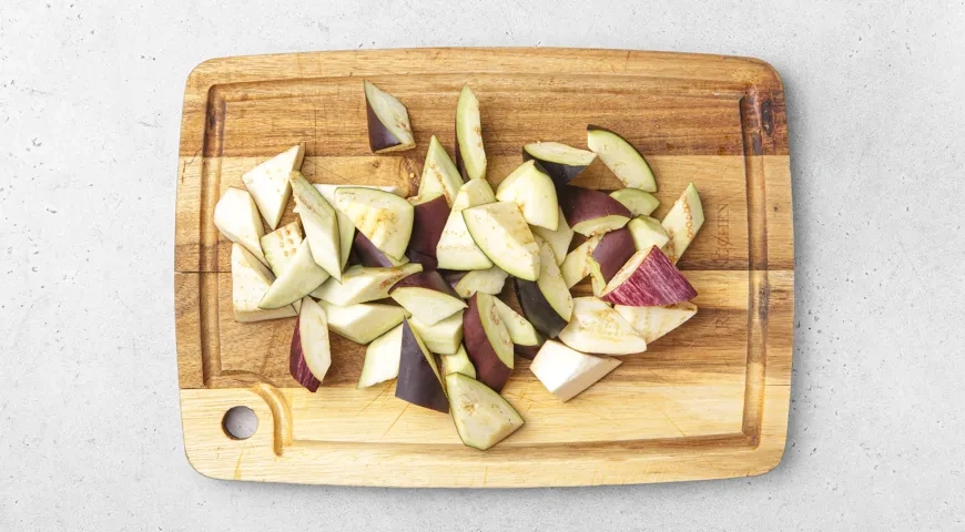 Хрустящие баклажаны в кисло-сладком соусе: шаг 1