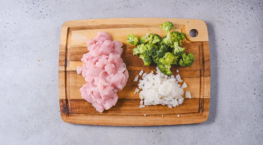 Хрустящие пирожки-конфеты из теста фило с курицей и брокколи: шаг 1