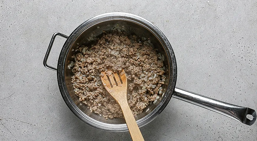 Хрустящие шарики с квашеной капустой и фаршем: шаг 1