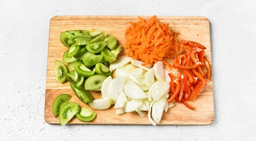 Икра из зеленых помидоров на зиму: шаг 1