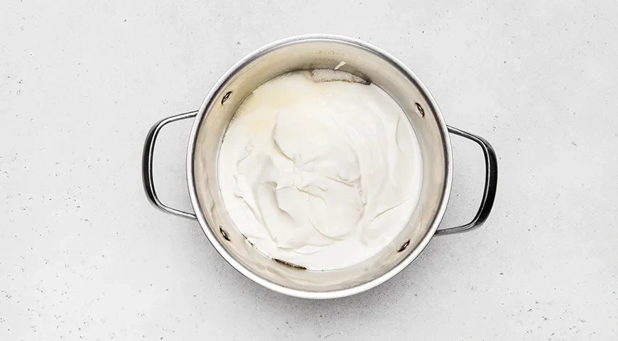 Ириски на сметане: шаг 1