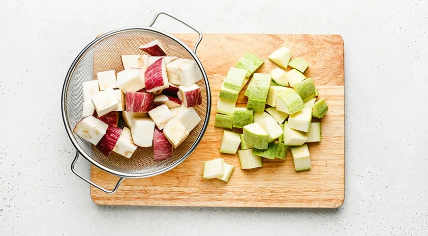 Кабачки и баклажаны в мультиварке: шаг 1