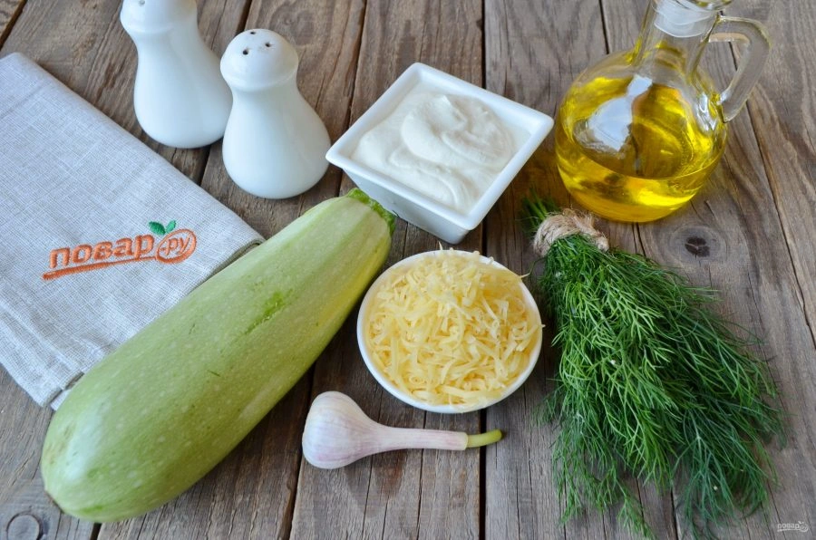 Шаг 1: Кабачки в духовке в сметане