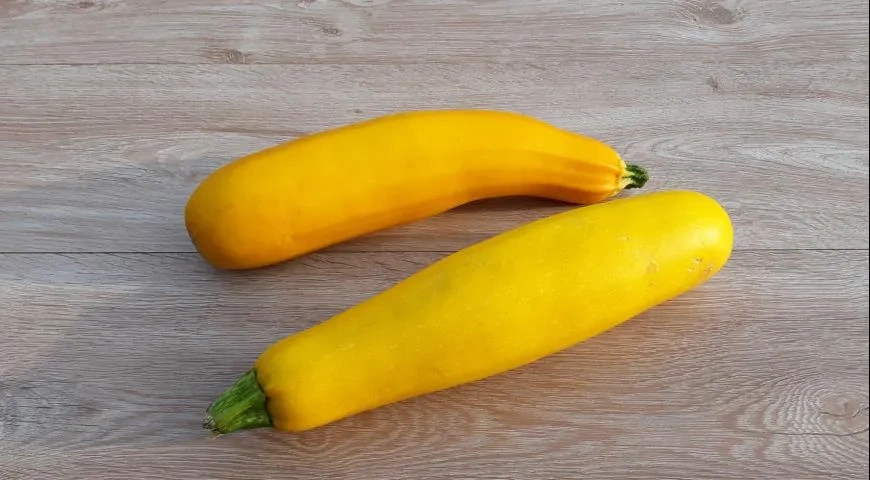 Кабачковые ломтики под сырно-томатно-чесночной корочкой: шаг 1