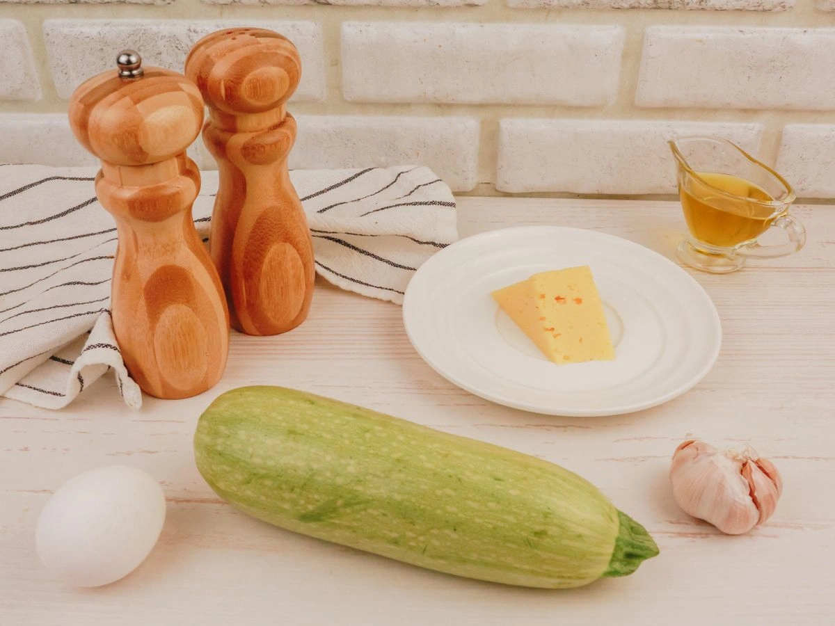 Шаг 1: Кабачок с яйцом пашот