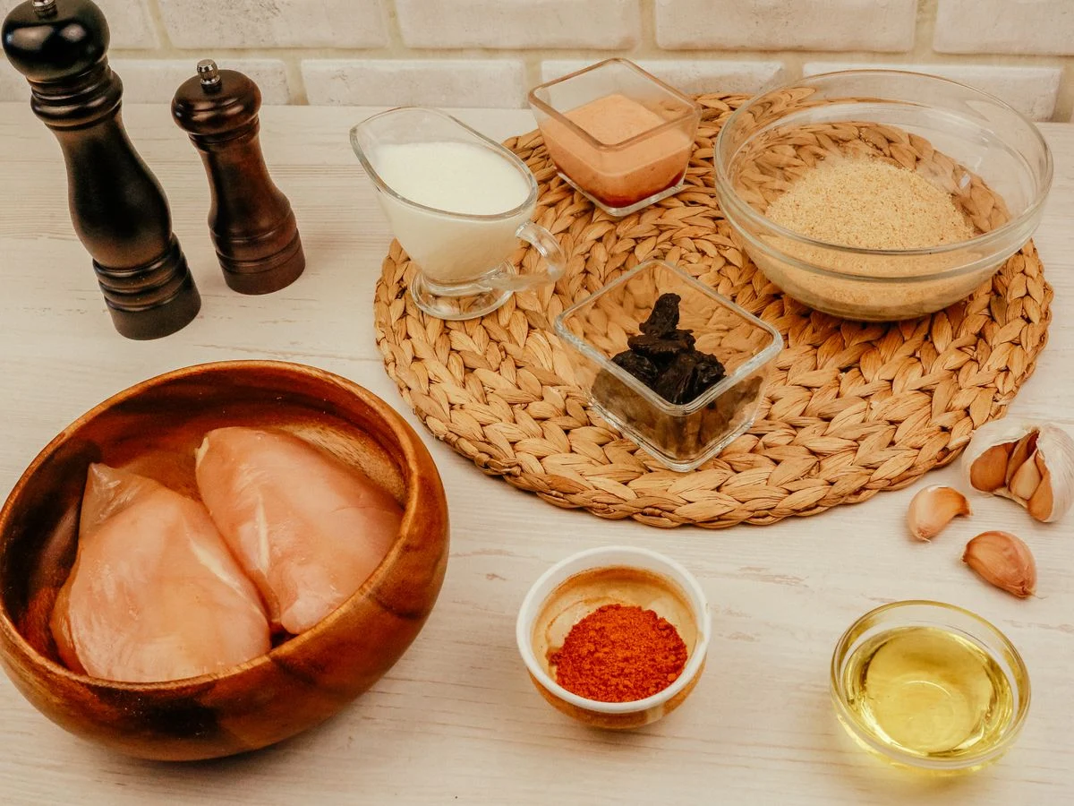 Шаг 1: Канапе с курицей и черносливом, обжаренные в панировочных сухарях