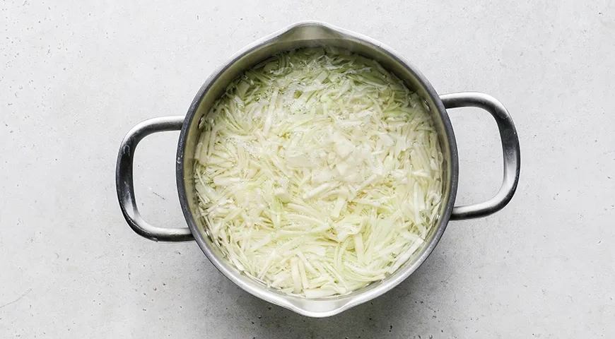 Капустные оладьи с сыром: шаг 1