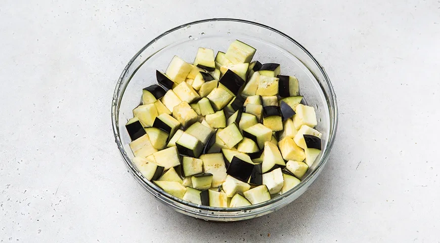 Карамелизованные баклажаны с хрустящей корочкой: шаг 1