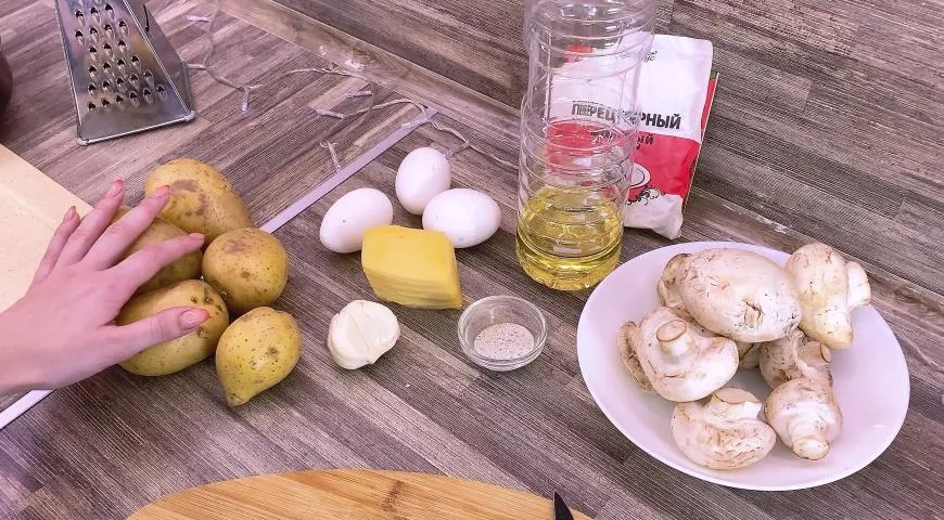 Картофельная запеканка с грибами в духовке: шаг 1