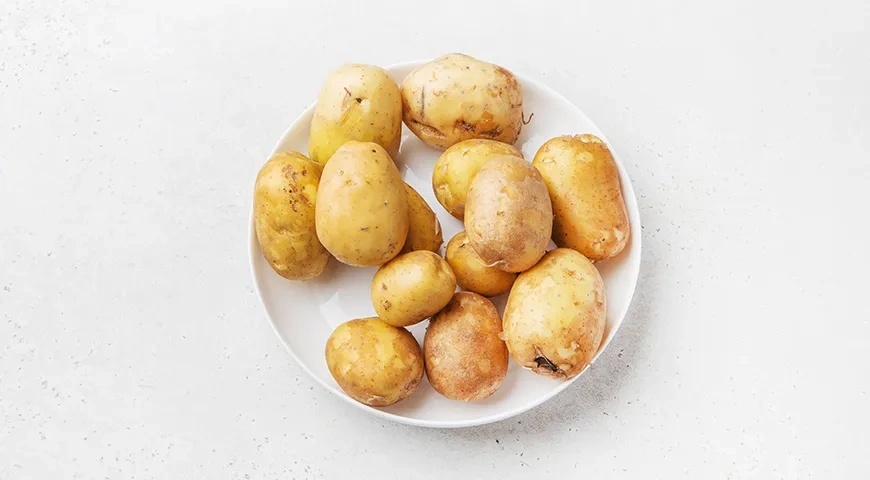 Картофельная запеканка с фаршем и овощами под сыром: шаг 1