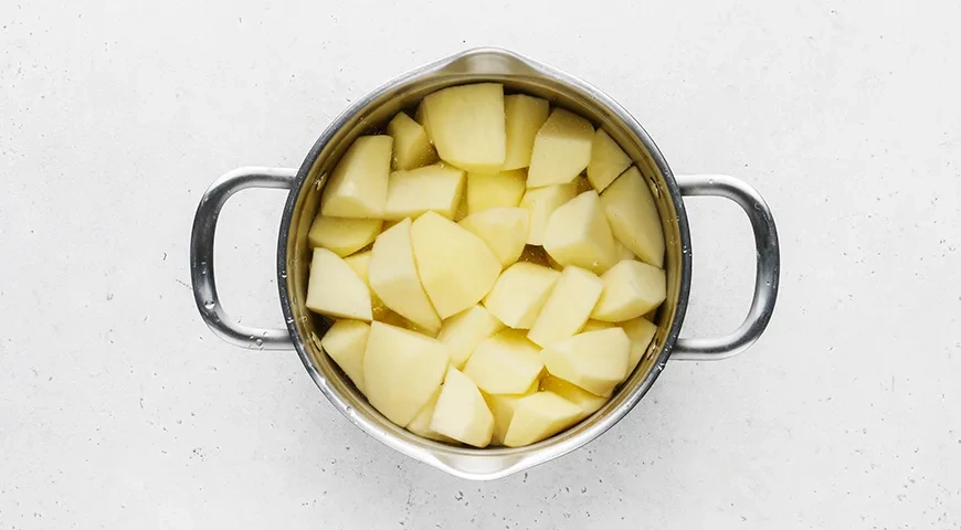 Картофельная запеканка с сосисками и сыром: шаг 1