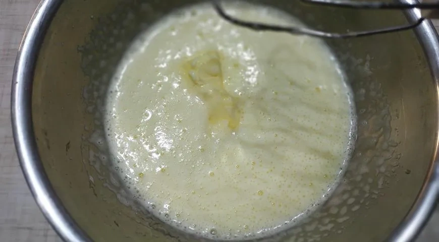 Кекс на сгущенном молоке с шоколадом: шаг 1