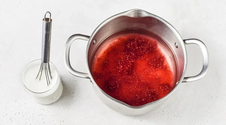 Кисель из малинового варенья: шаг 1