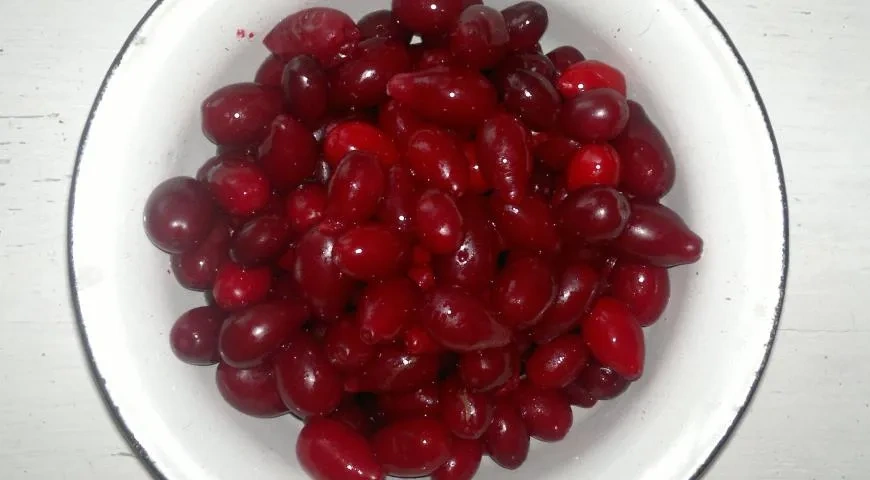 Кизиловый кисель: шаг 1