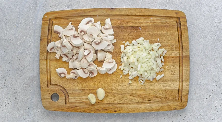 Классический крем-суп из шампиньонов: шаг 1