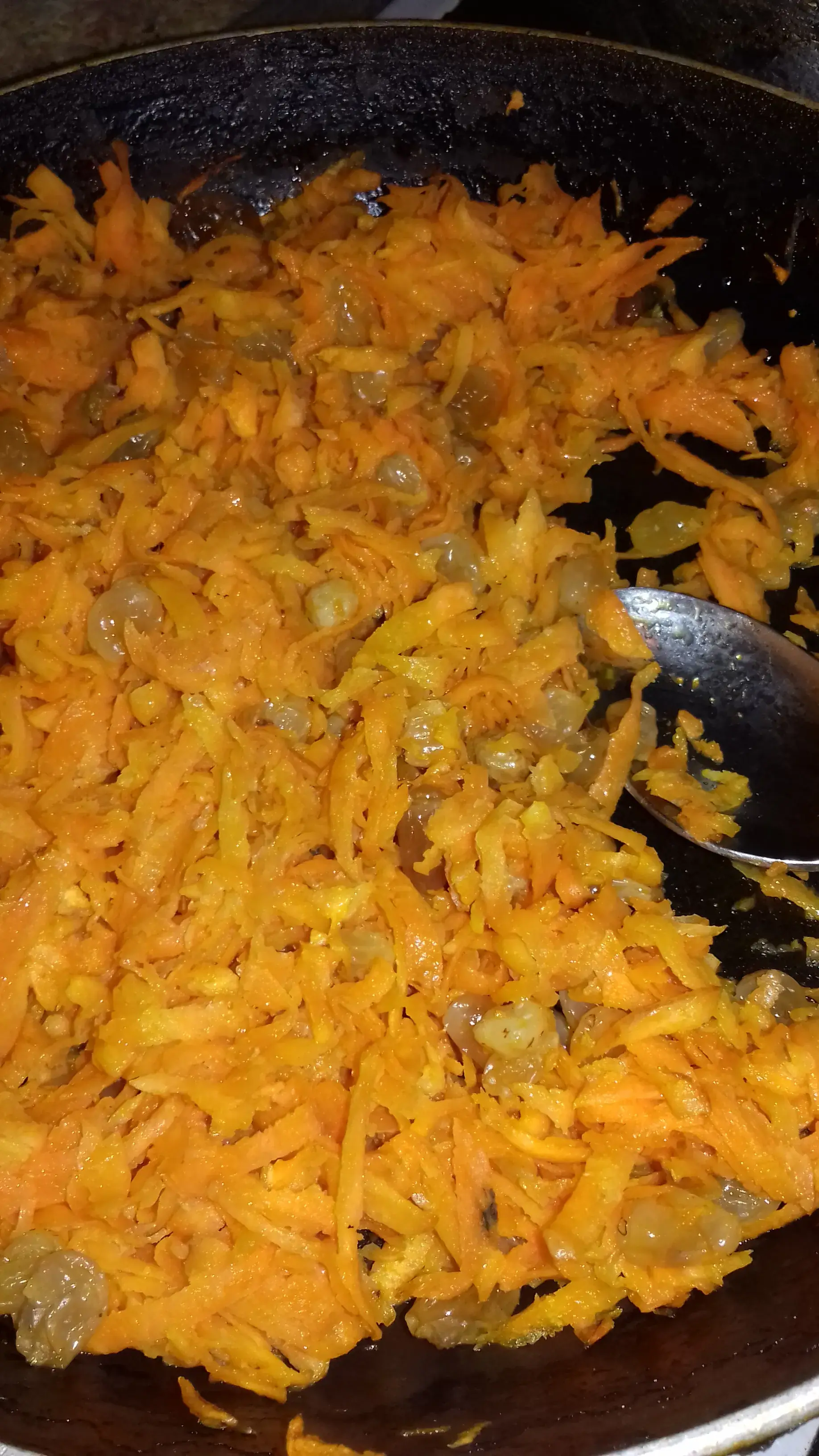 Кокроки с морковью и изюмом: шаг 1