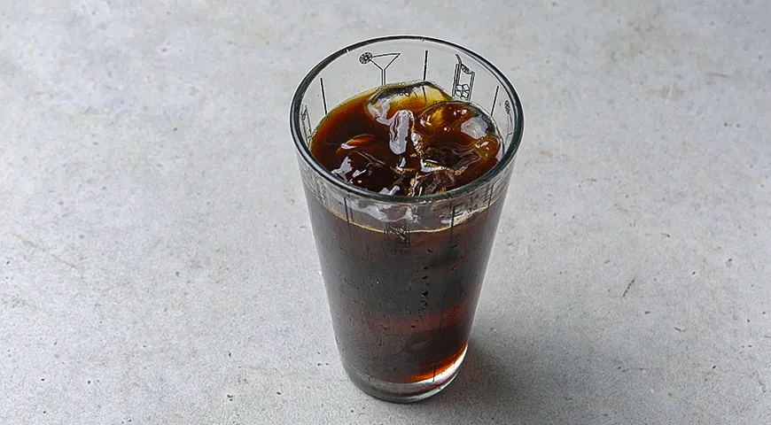 Коктейль «Эспрессо-мартини» (Espresso Martini): шаг 1