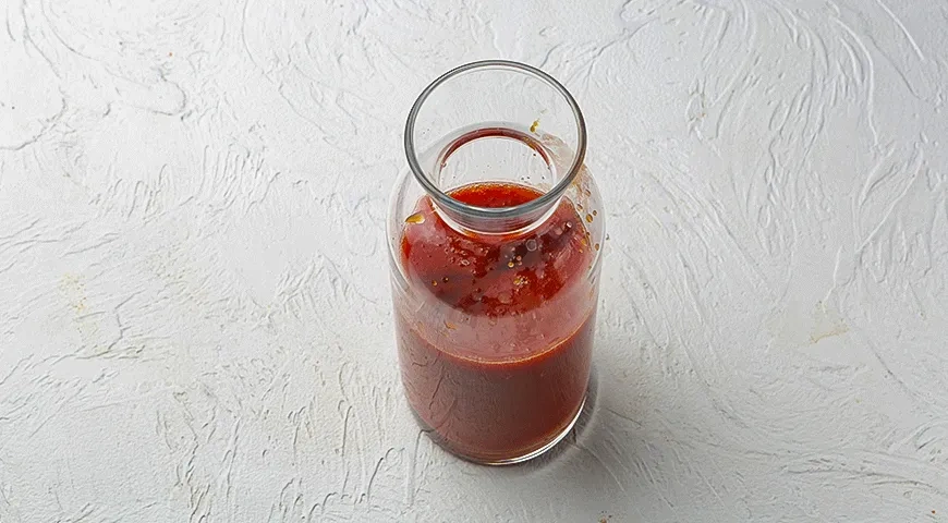 Коктейль с томатным соком, сельдереем и перцем «Томатный Цезарь»: шаг 1