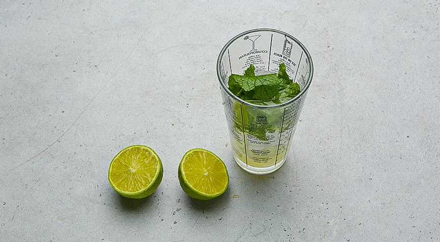 Коктейль «Снежный мохито»: шаг 1