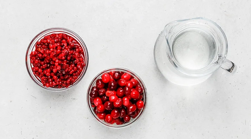 Компот из клюквы и брусники: шаг 1