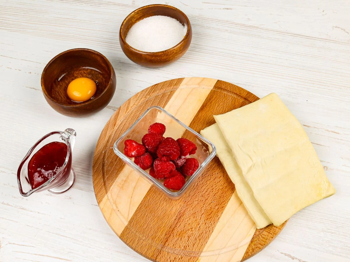 Шаг 1: Конвертики с малиной