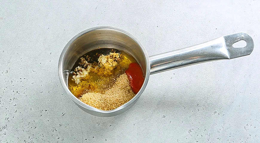 Копченые колбаски с ананасами в духовке: шаг 1