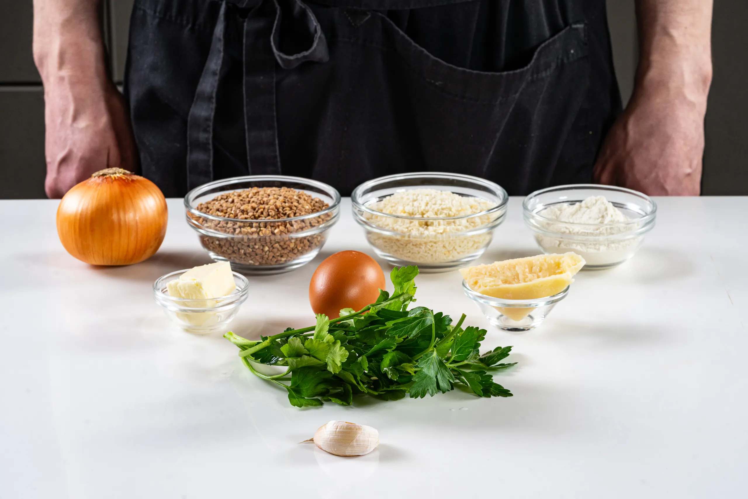 Шаг 1: Котлеты из гречки с луком и пармезаном