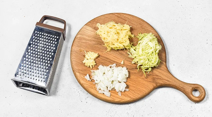 Котлеты из кабачка и картошки: шаг 1