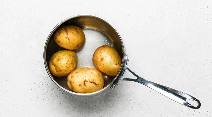 Крабовый салат с картошкой: шаг 1