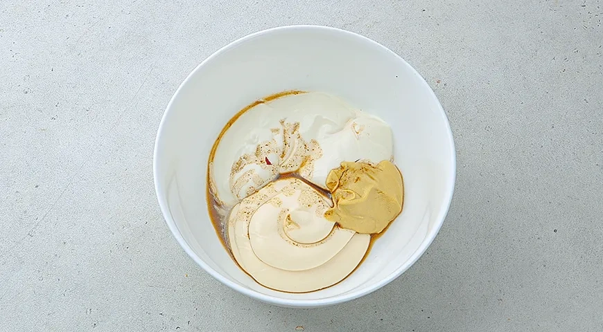 Крабовый салат с креветками и икрой: шаг 1