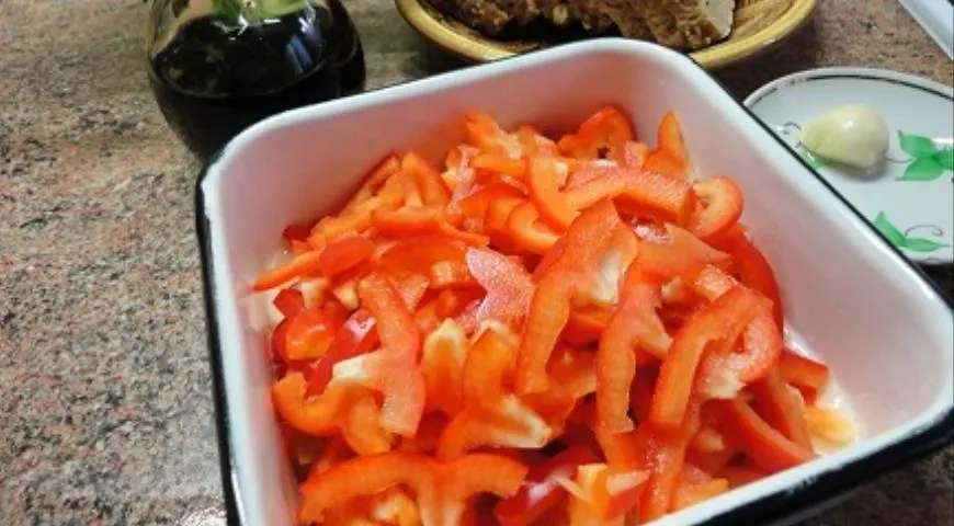 Красный перец в бальзамическом уксусе: шаг 1