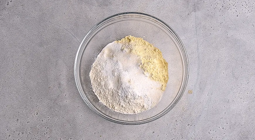 Кукурузные кексы с сосисками: шаг 1