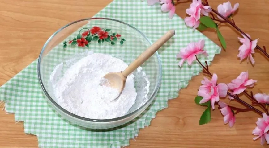 Кулич (паска) с шоколадом и вишней: шаг 1