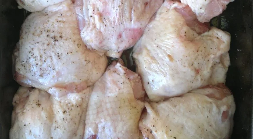 Куриные бёдра с овощами: шаг 1