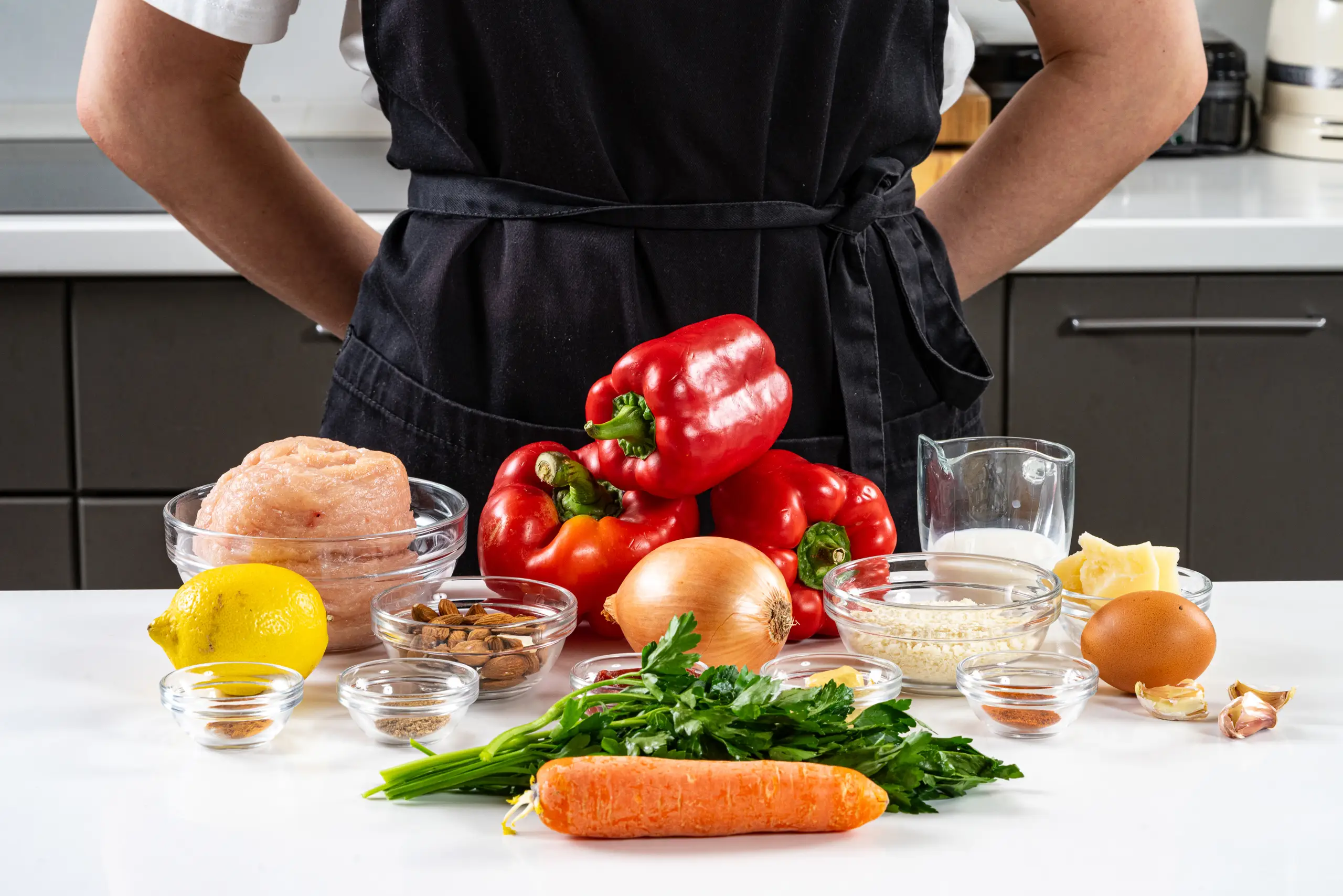 Шаг 1: Куриные котлеты в духовке с перечным соусом