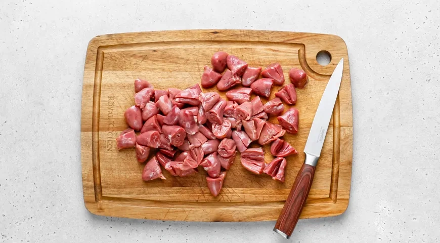 Куриные сердечки в кляре: шаг 1