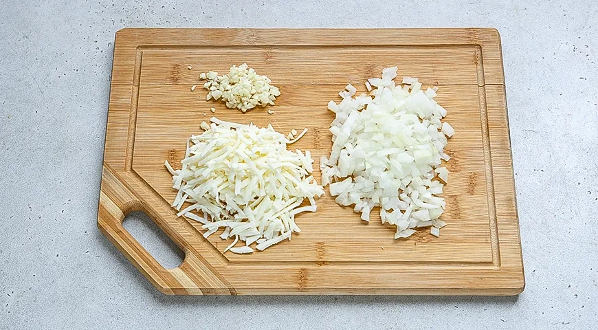 Куриный фарш с фасолью и шпинатом: шаг 1