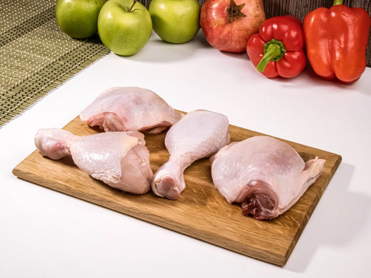 Шаг 1: Курица, запеченная с яблоками и болгарским перцем