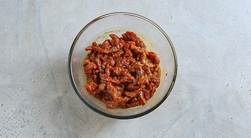 Лапша с говядиной и овощами по-азиатски: шаг 1