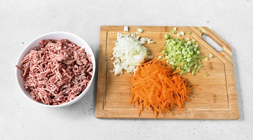 Ленивая лазанья на сковороде: шаг 1