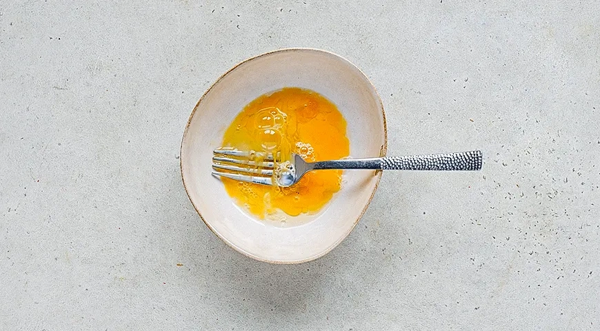 Ленивые круассаны с миндалем: шаг 1