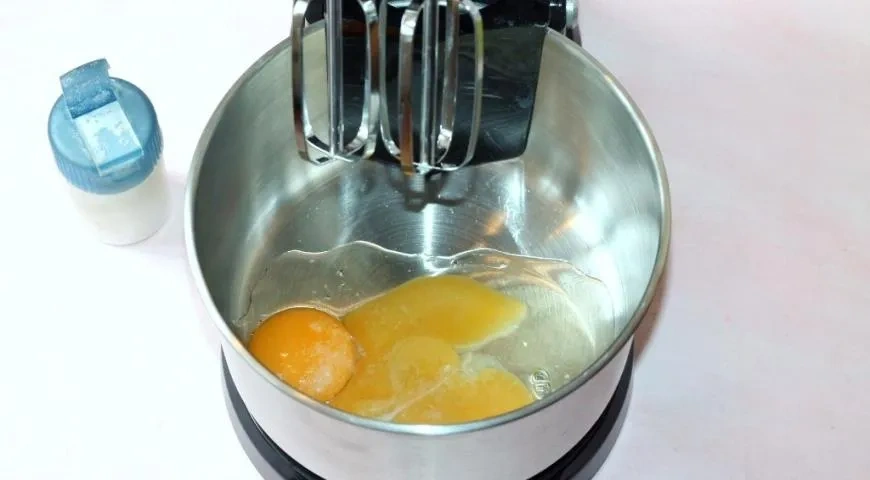 Ленивый кулич со вкусом шоколада и цитруса: шаг 1