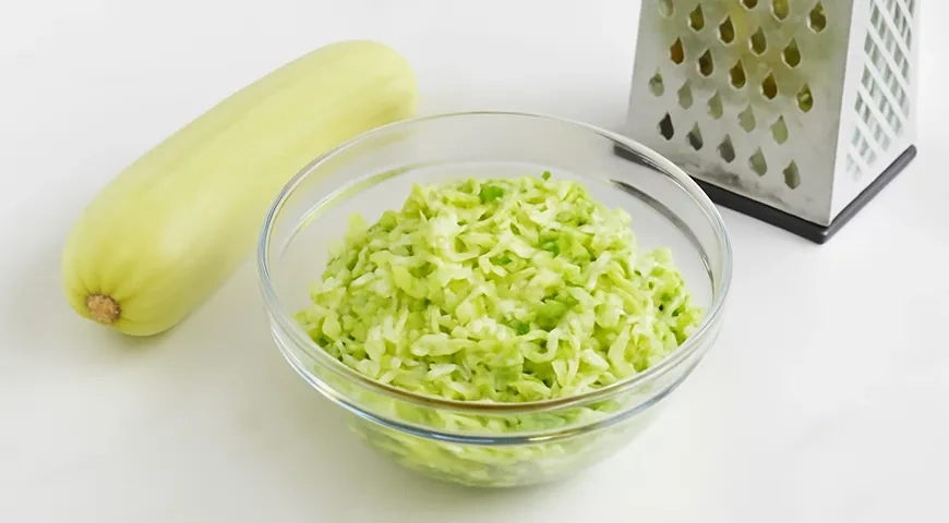 Лепешки из кабачков с сыром: шаг 1