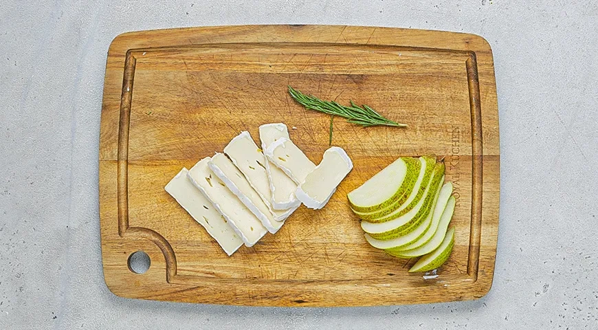 Лепешки с грушей и сыром бри: шаг 1