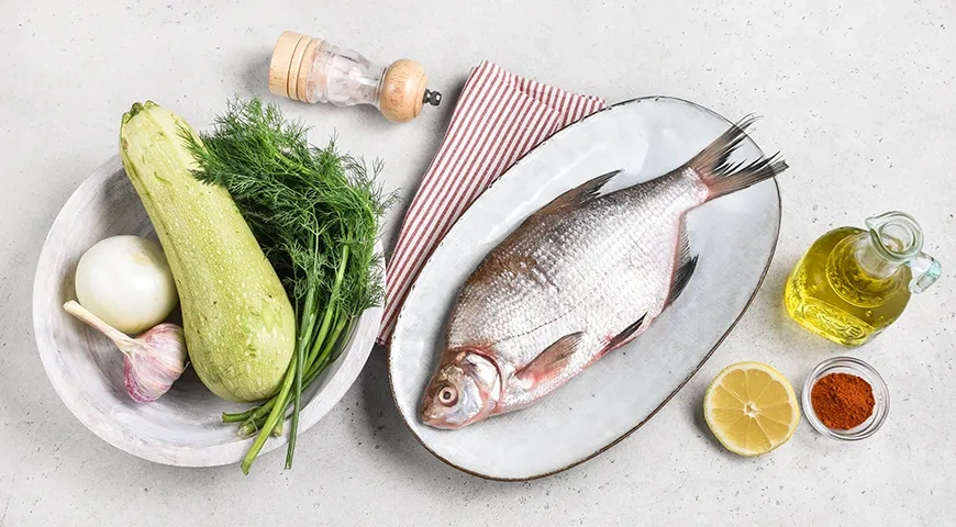 Лещ, запеченный целиком в фольге в духовке: шаг 1