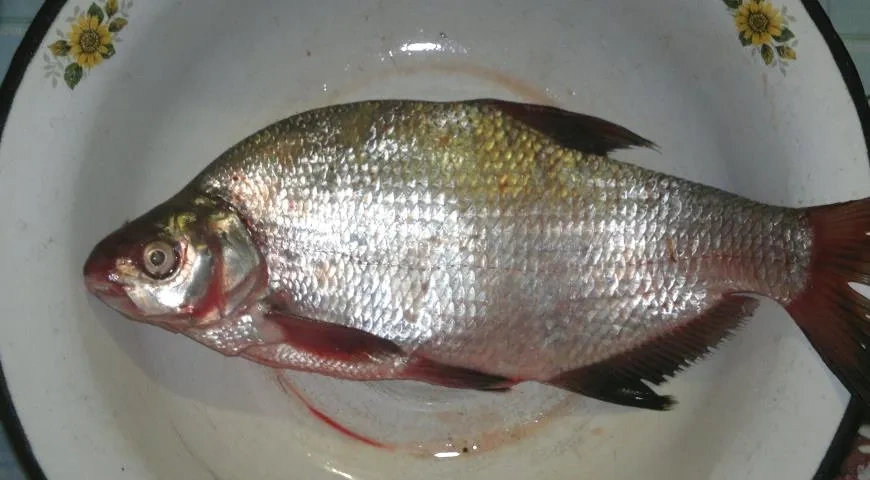 Лещ, запечённый в соли: шаг 1