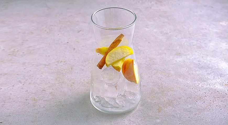 Лимонад яблочно-ананасовый «Зимнее яблоко»: шаг 1