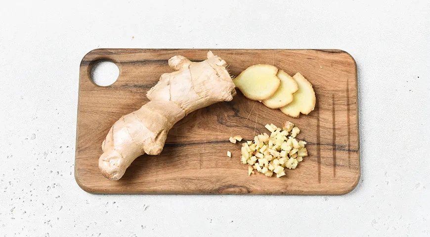 Лимонно-имбирный чай с мёдом: шаг 1