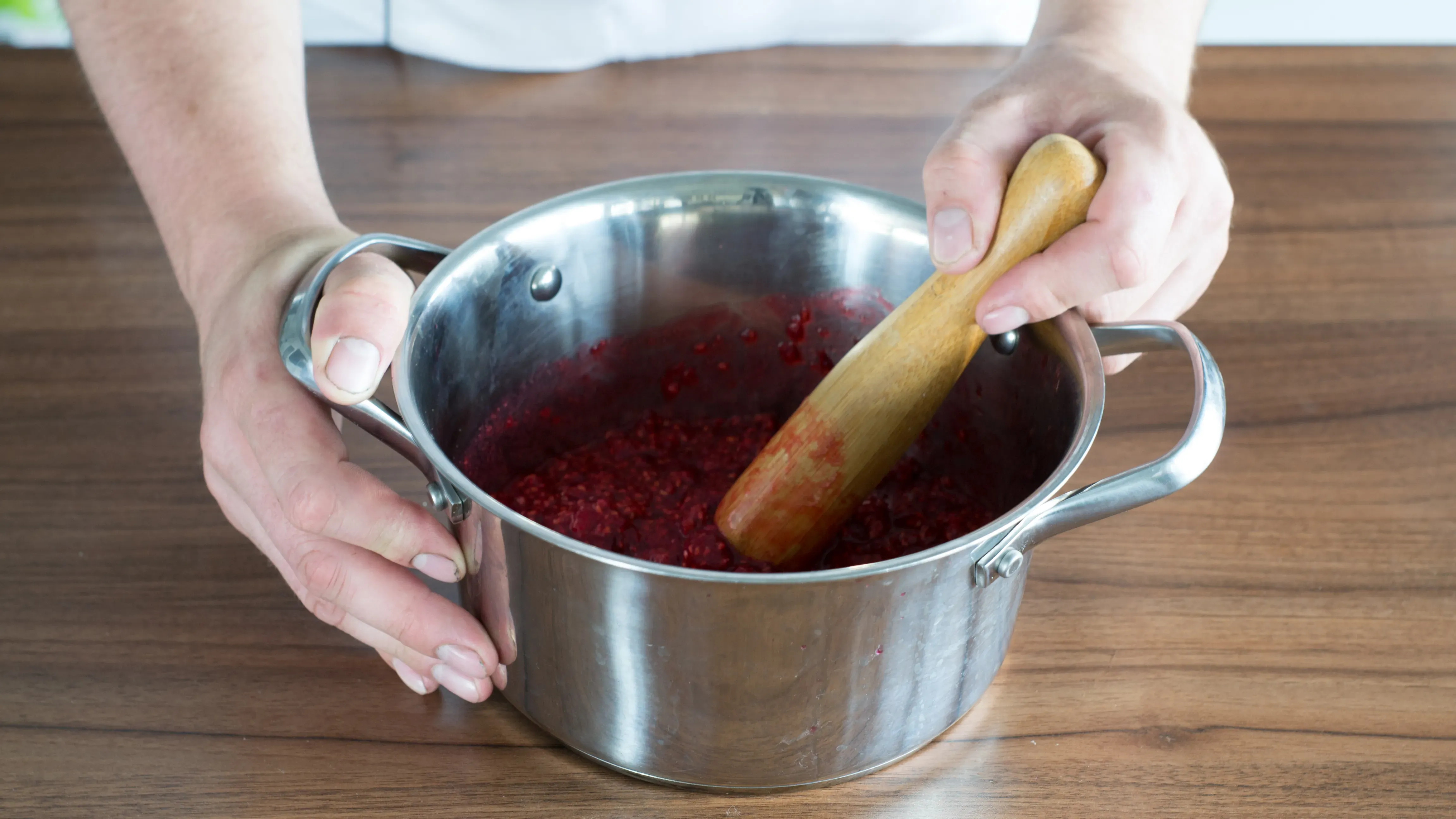 Малиновый джем: шаг 1