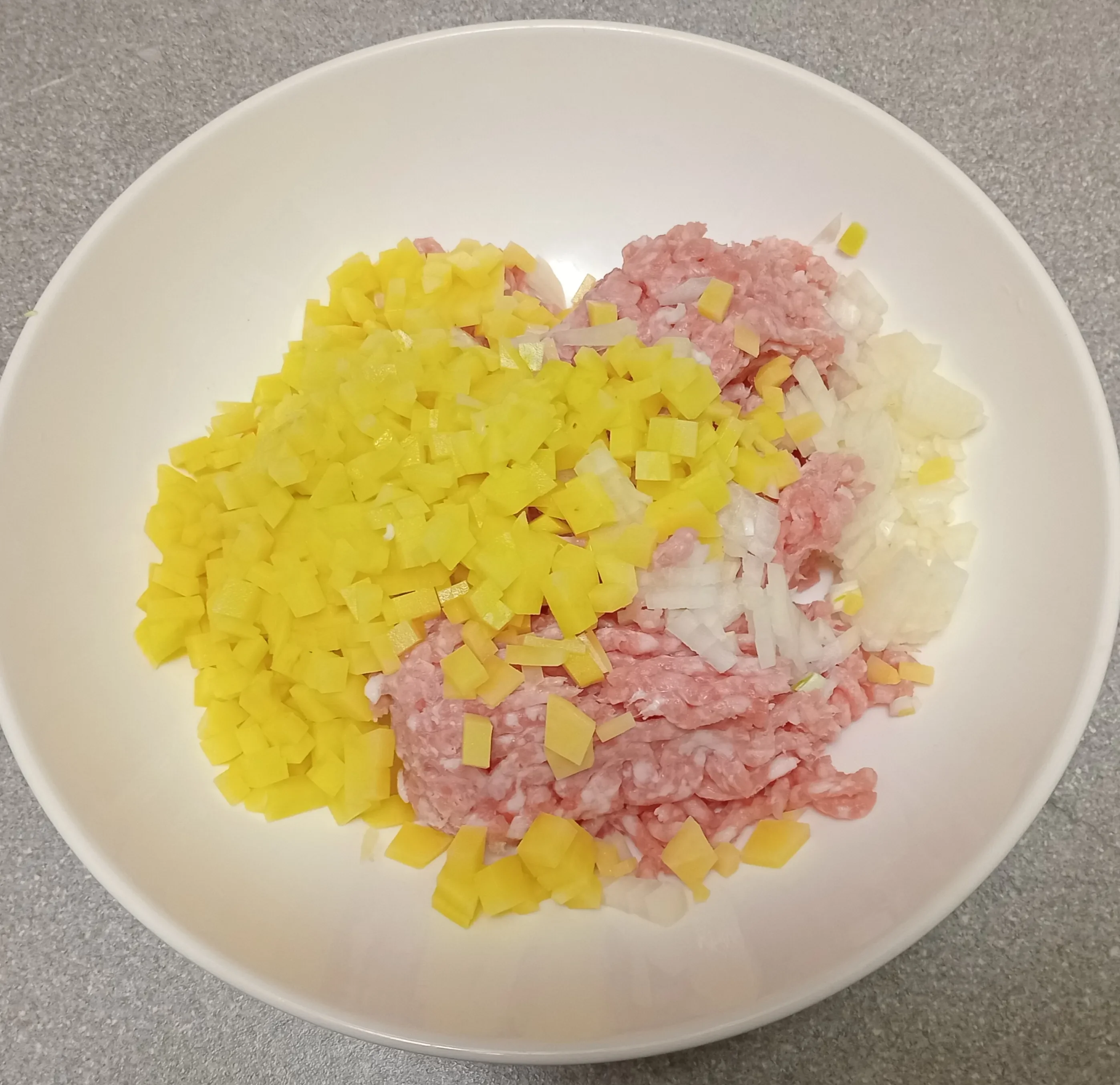 Новогодние манты с мясным фаршем: шаг 1